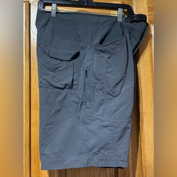 Mountain Hardwear Gray Men's Trail/Hiking Cargo Shorts Lightweight Medium - Picture 6 of 9